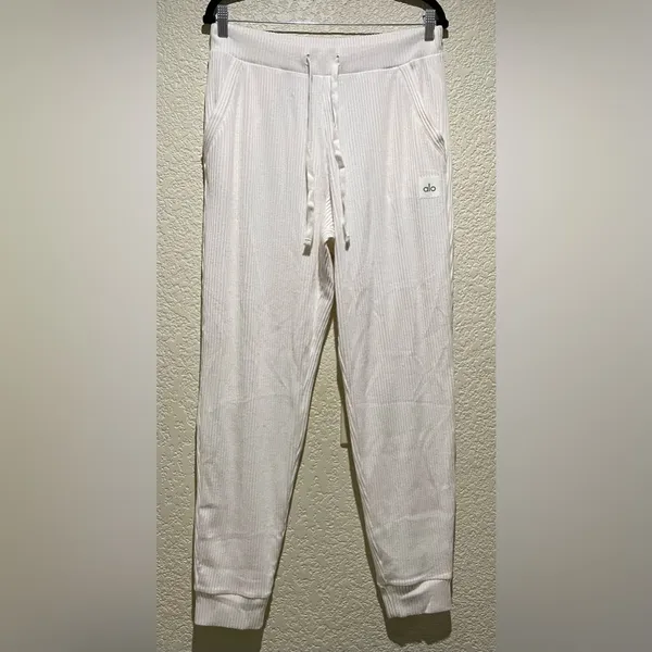 Alo Yoga NWOT Muse Sweatpants Ivory Size L - Image 7