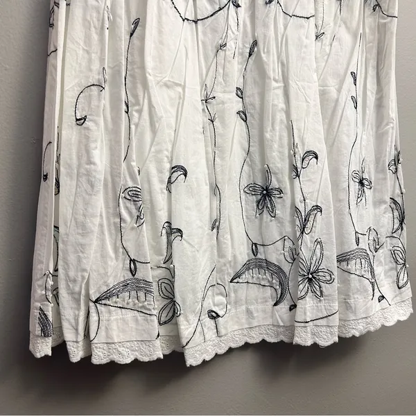 JUNO Vintage Look Embroidered White Midi Skirt Sz M - Image 4