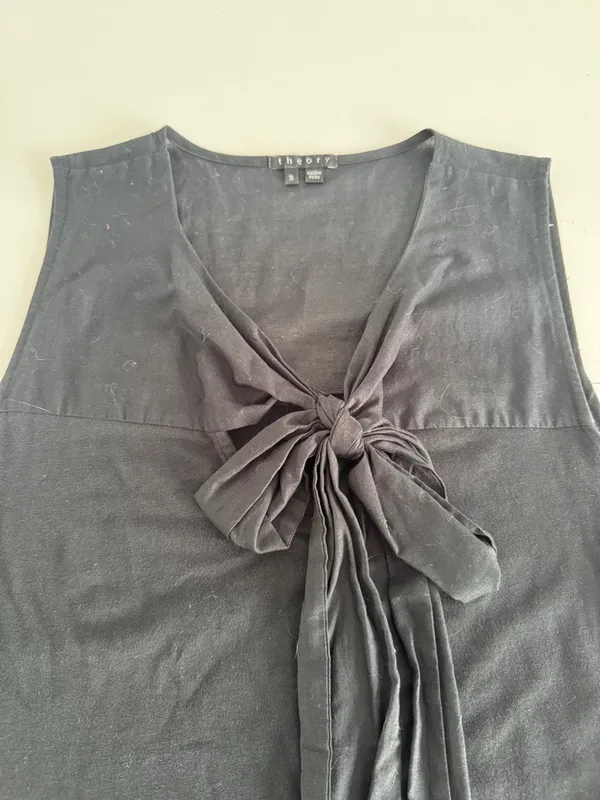 Theory Sleeveless Tie-Neck Camisole. Black. Size small - Image 2