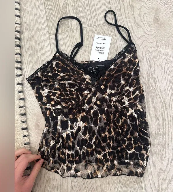 VIBE NWT top Size M - Image 6