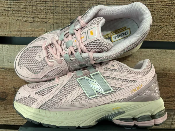 Kid’s 4.5 new balance sneaker.  - Image 3