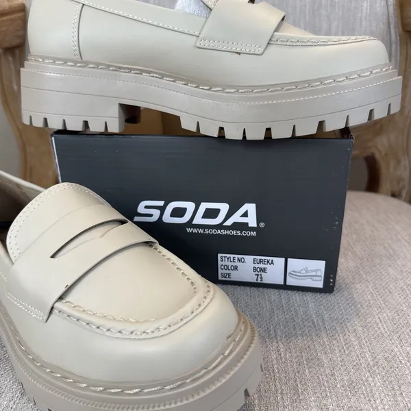 Soda Women's Chunky Platform Loafers White Lug Sole Y2K Style size 7.5 classic preppy - Image 13