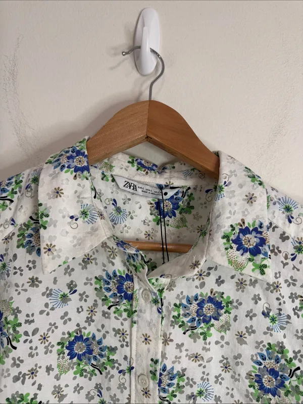 Zara Collared Button-down Balloon Sleeve Crop Blouse Burnout Floral Print size L - Image 6