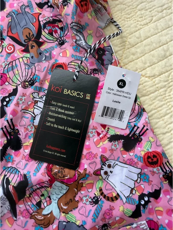 Koi Basics Halloween Scrub Top – XL 🎃👻 (NWT) - Image 2