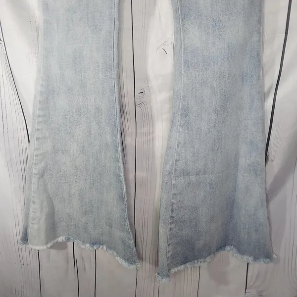 POL Light Wash Raw Hem High-Rise Boho Flared Women Jeans Size M - Image 4