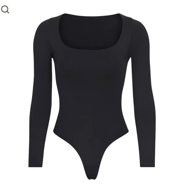 Skims ESSENTIAL LONG SLEEVE SCOOP NECK BODYSUIT Onyx Nwt Size S/M - Image 2
