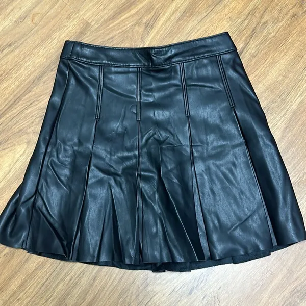 Hollister Ultra High-Rise Black Leather Pleated Skirt Sz S - Image 5