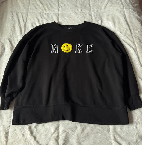 Nike Embroidered Crew Neck - Image 3