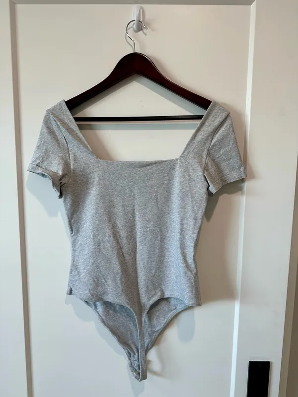 Aritzia Babaton Contour Square Neck Bodysuit Gray L - Image 2