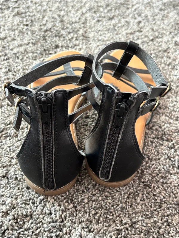Old Navy Black Strappy Gladiator Sandals - Image 3