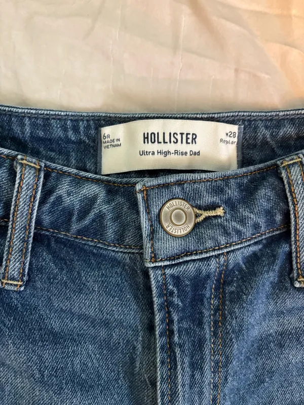 Hollister Ultra High-Rise Dad Jeans - Image 3