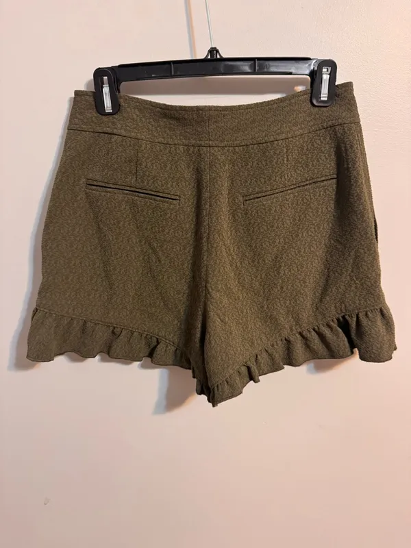 Club Monaco Olive Green Ruffle Hem Shorts Women's‎ 4 - Image 3