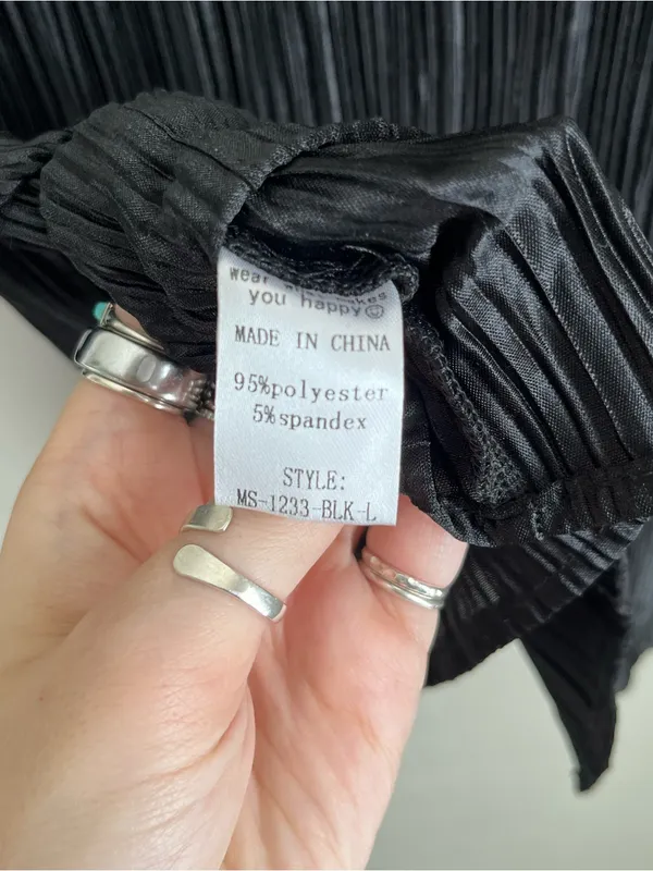 Dressed in LALA Plisse Button Down Crop Shirt Black Size Large NEW NWT - Image 4