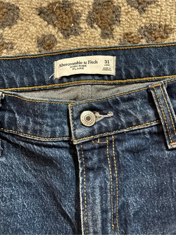 Abercrombie & Fitch High-Rise Flare Jeans LONG - Image 2