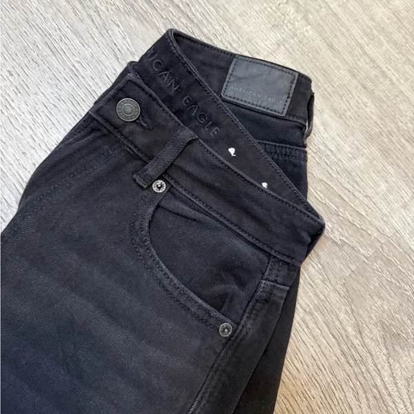 •AMERICAN EAGLE• DISTRESSED MOM JEANS - Image 4