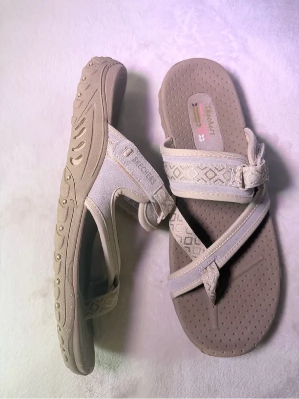 Skechers Women's Light Beige Open-Toe Slide Sandal with Pink Accent - Image 5