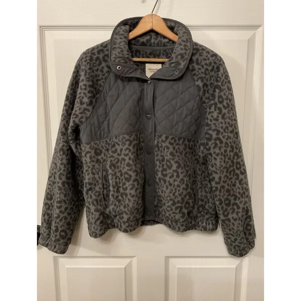 Abercrombie & Fitch Charcoal Gray Quilted Leopard Snap Button Fleece, M - Image 3