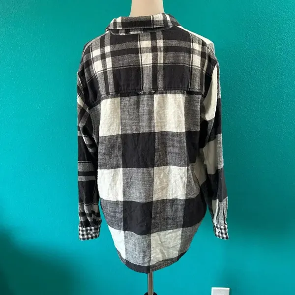 American Eagle Gray & White Plaid Flannel Button-Down Shirt Womens Size S - Image 2