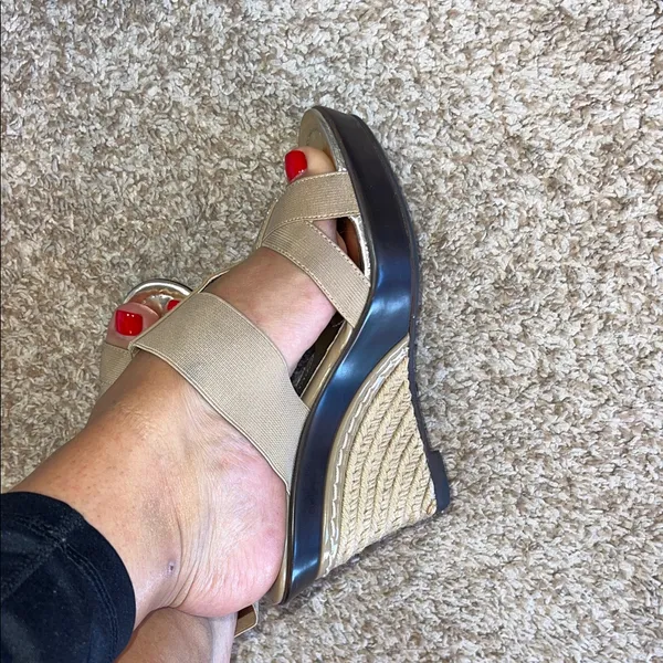 Charles‎ by Charles David Beige Wedge Sandals Size 7.5 - Image 3