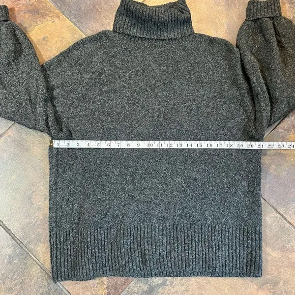 H&M Women’s Large Gray Turtleneck with Cuff Wrist - Image 6