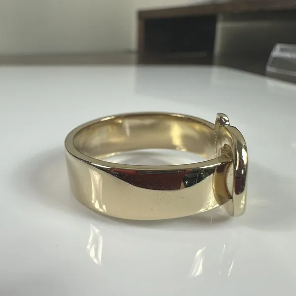 Salvatore Ferragamo Gold Tone Gancini Scarf Ring W/ Box - Image 6