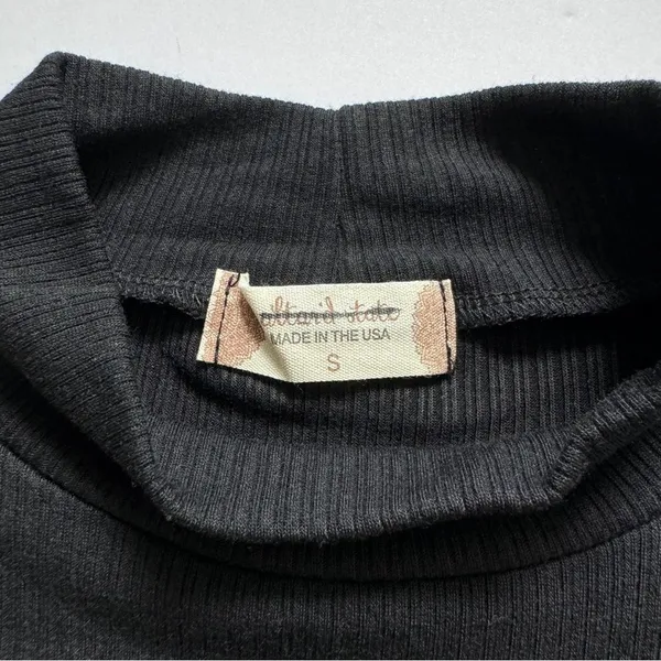 Altar'd State Black Long Sleeve Ribbed Mock Neck Crop Top Size Small NWOT - Image 3