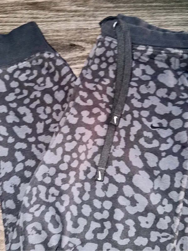 Women’s Nike Black & Gray Leopard Print Drawstring Sweatpants - Image 3