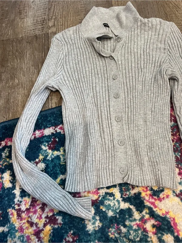 Brandy Melville Ribbed Button-Front Collared Sweater - Gray - Image 6