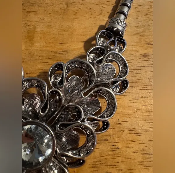 Statement Chunky Silver Tone Rhinestone Necklace - Image 5