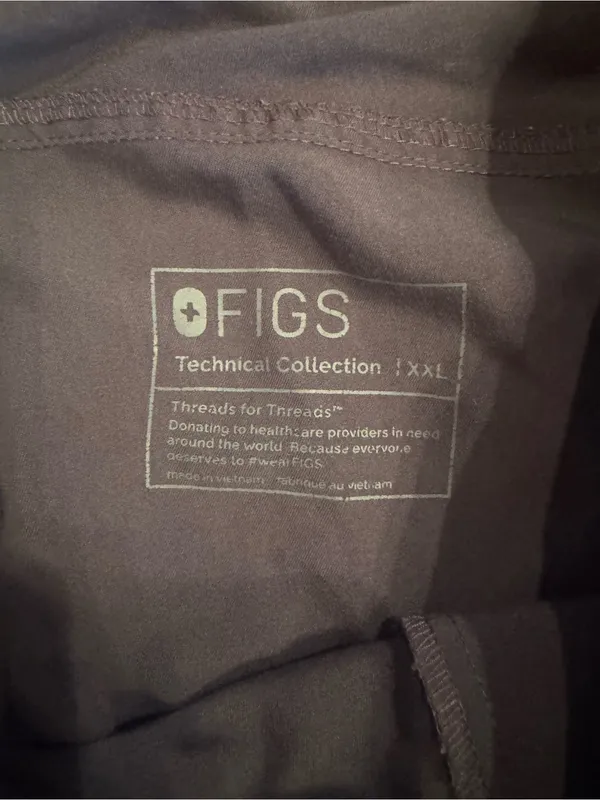 FIGS Women's Charcoal Grey Kade Cargo Scrub Pants - Size XXL (EUC) - Image 3