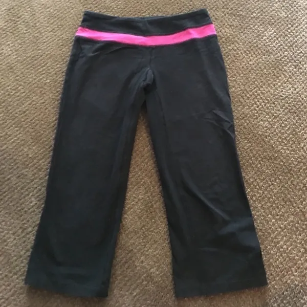 Gap Black Workout Legging Capris - Image 2