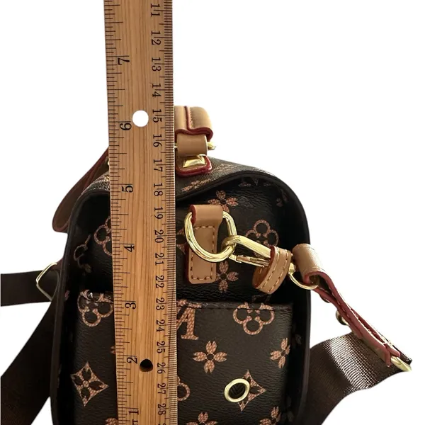 Brown Nice Leather Women’s purse with Structured Design and Gold Hardware - Image 6