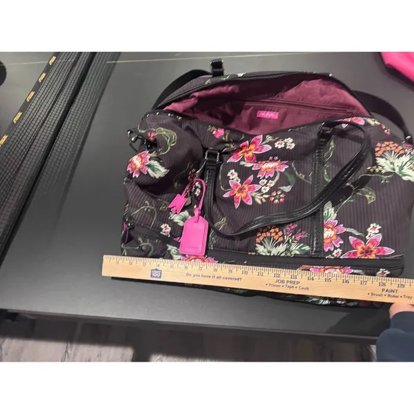 Vera Bradley large duffle bag with accessories. Excellent‎ condition - Image 2