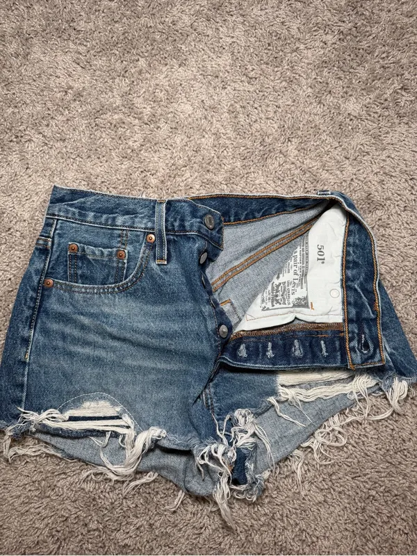 Levi’s 501 Original Fit High-Rise Women’s Shorts - Image 3