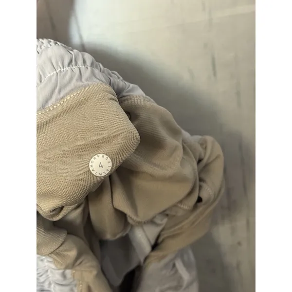 Lululemon Hotty Hot Shorts II 2" Inseam Lined Swift Size 4 White/Beige W7AHOR - Image 8