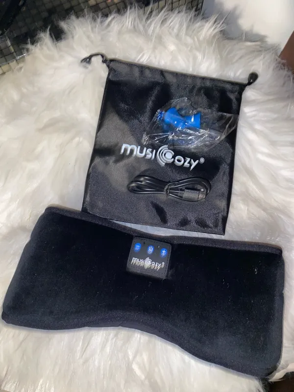 Black Sleep Mask with Built-In Headphones - Image 6