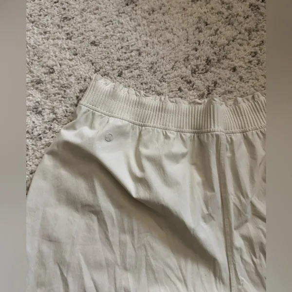 Lululemon Stretch Woven Ruffle-Waist Wide-Leg Crop Pants‎ Sz XL in Bone - Image 6