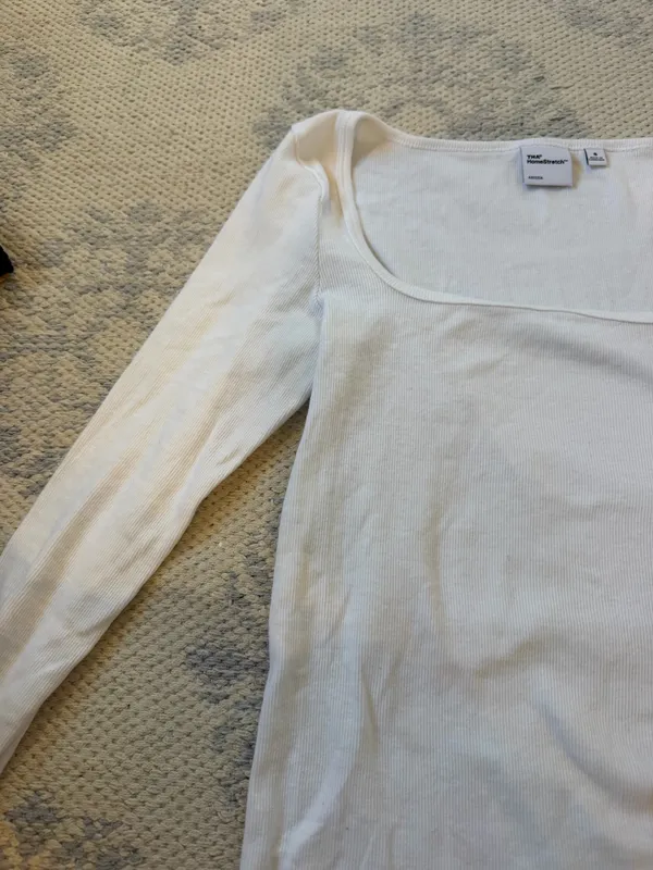 Aritzia Long Sleeve - Image 4