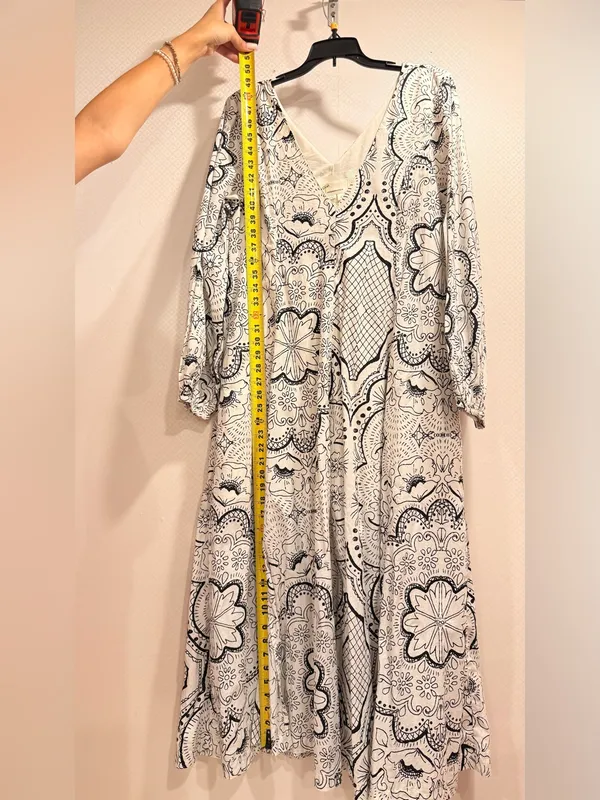 Anthropologie Long-Sleeve V-Neck Dress Midi Style Size M - Image 5