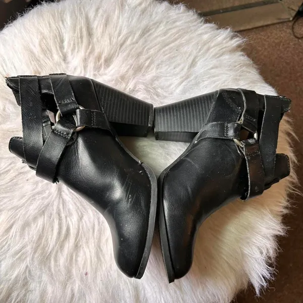 Express Women's Black Boots - Image 3