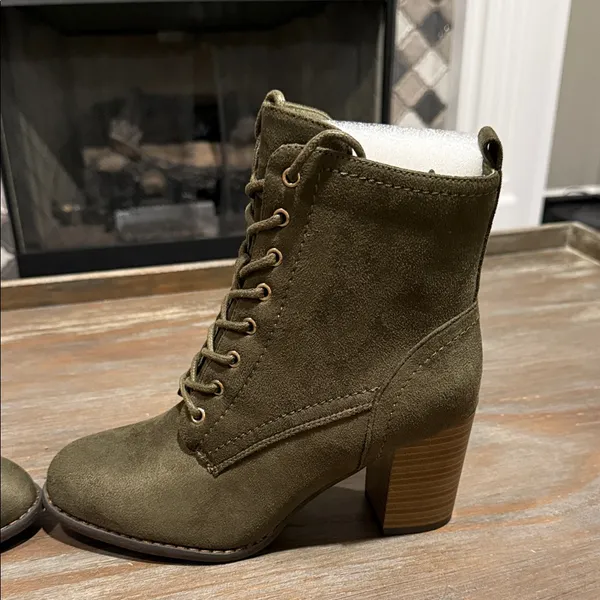 Journee‎ Collection Baylor Lace-Up Bootie Olive Faux Suede Block Heel Size 8 NIB - Image 4
