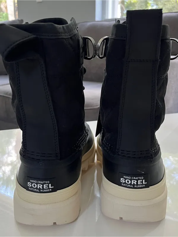 Sorel Women's Caribou Royal Winter Boots Black/Chalk. - Image 9