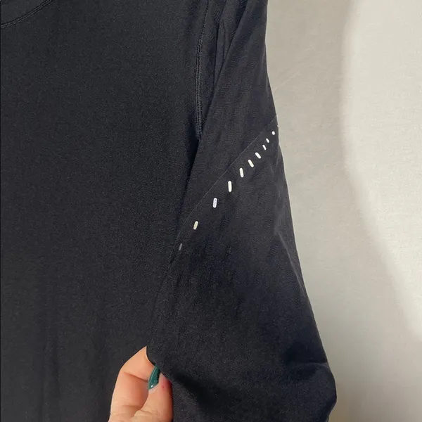 LULULEMON WOMENS BLACK LONG SLEEVE UNDERSHIRT FITTED LARGE - Image 3