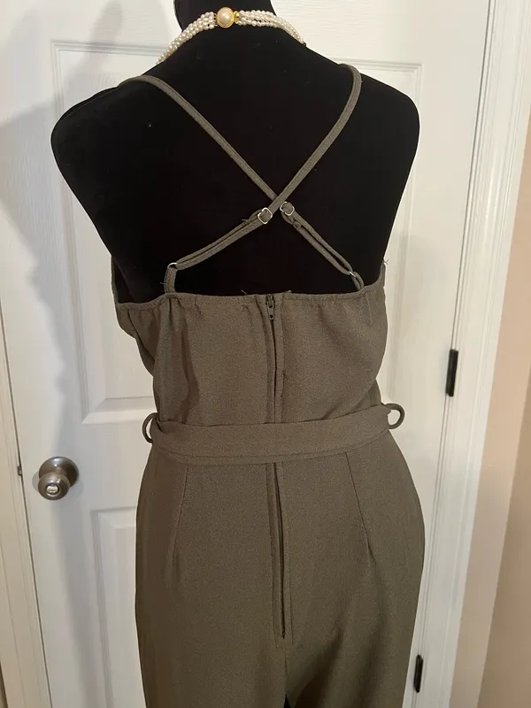 Green v neck jumpsuit - Image 4