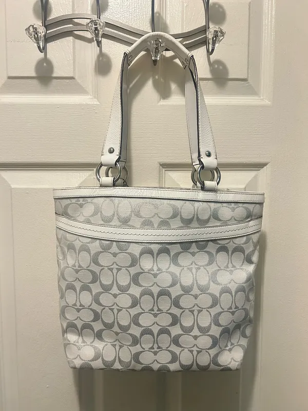 COACH White and Silver Shimmer Signature C Shoulder Purse - Image 5