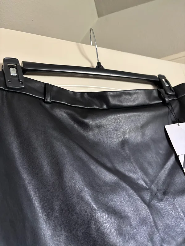 BNWT Black Zara leather mini skirt XL - Image 4