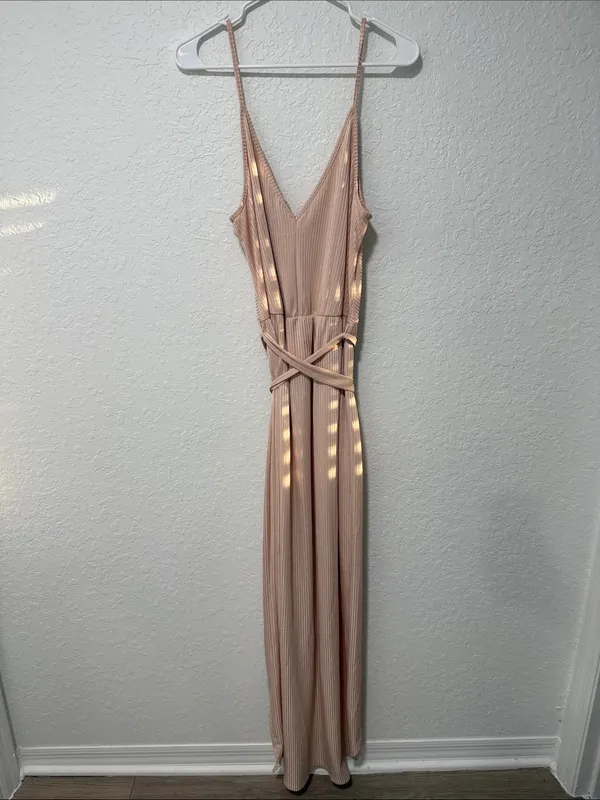 BCBGeneration *flawed* Sleeveless V-Neck Maxi Dress in Blush Pink Size Large - Image 2