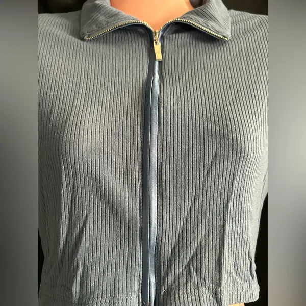 Lucky Label Women's Blue Crop Zip-Up Long Sleeved Top SZ MD - Image 5
