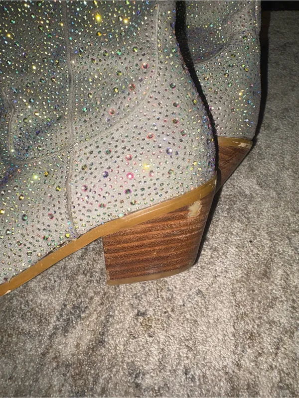 Bedazzled cowboy boots Size 8 - Image 4