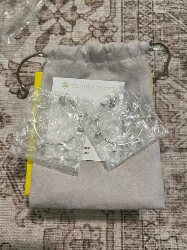 Kendra Scott Earrings - Image 4